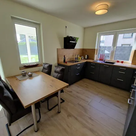 Nahe Meyer Werft In Ostfriesland Mit Kueche & Netflix Apartment